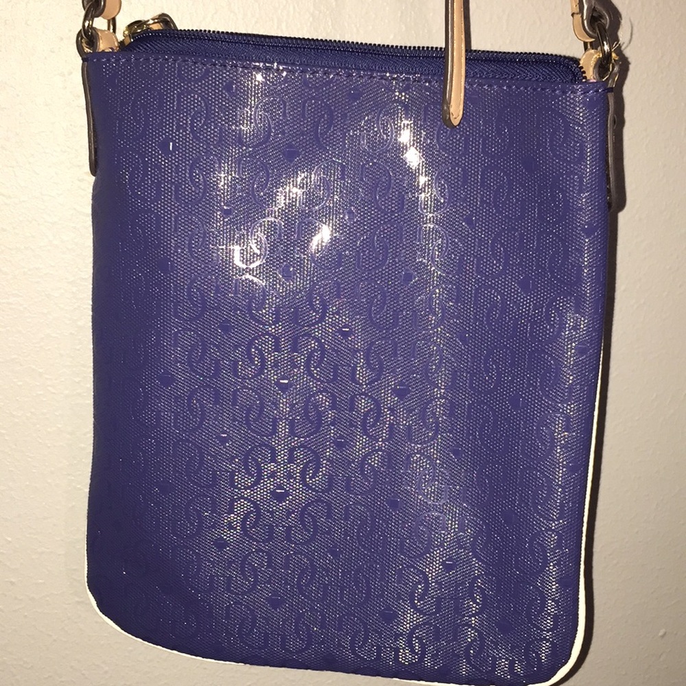GUESS - Picture 3 of 4